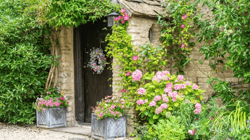 Seasonal interest in style gardens